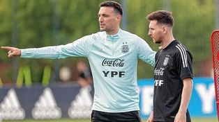 Lionel Scaloni confirmó que Lionel Messi será titular este martes en el Clásico, Argentina-Brasil.