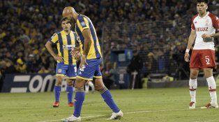 Mala noche. Quintana y Malcorra durante la derrota con Huracán.