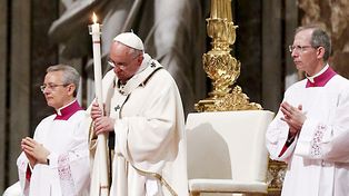 El Papa celebró la vigilia pascual exaltando el valor de la fe y la humildad