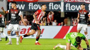 Estudiantes y Riestra buscarán subirse a la punta en La Plata