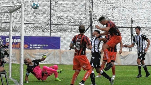 Defensores de Belgrano recibe a Gimnasia (M)