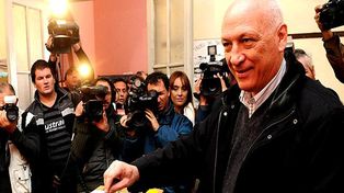Apuran al gobernador para que defina el cronograma electoral