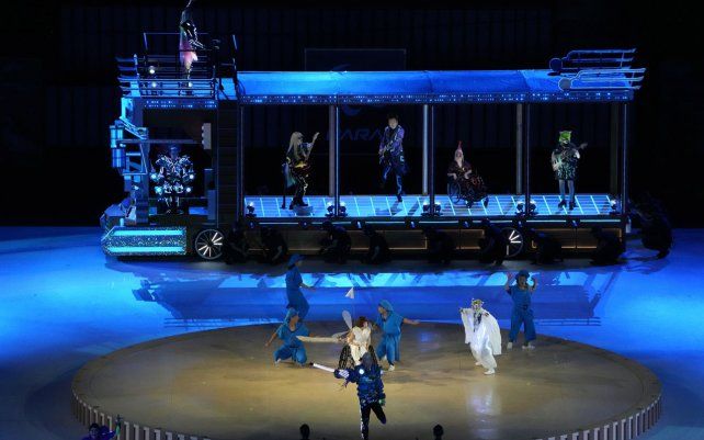 Animadores musicales actúan durante la ceremonia de apertura de los Juegos Paralímpicos de 2020 en el Estadio Nacional de Tokio, el martes 24 de agosto de 2021.