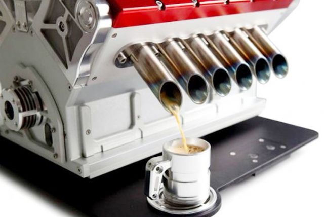Conoce al motor de Fórmula 1 que te sirve café