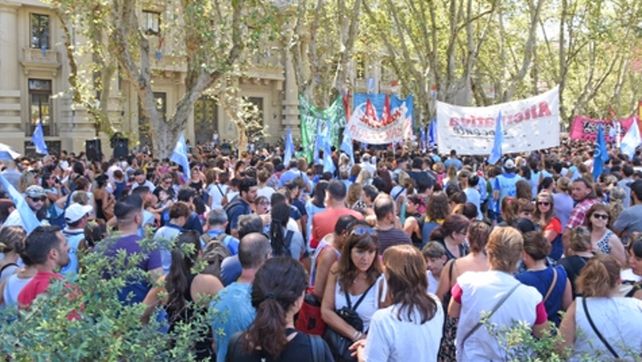 reclamo. Los docentes se movilizaron el lunes pasado.
