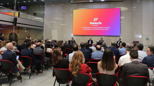 Presentación en la Bolsa de Comercio de Rosario de Estrategia de Financiamiento para el Desarrollo de Infraestructura. Nada se sabía aún del blanqueo.