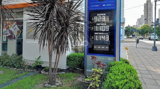 Este sábado impactó en los surtidores el aumento del impuesto al combustible