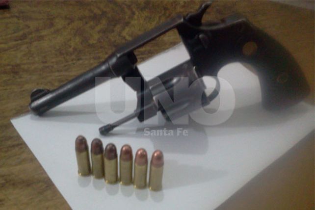 Arrestaron a un adolescente armado en B° Los Hornos