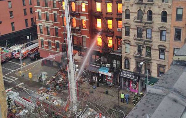 Devastador. El edificio construido en 1900 quedó envuelto por las llamas.