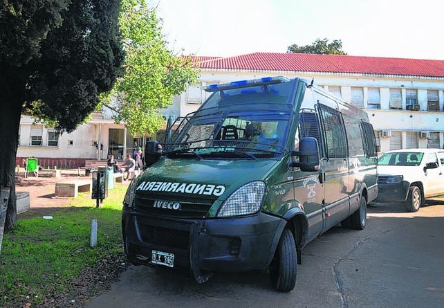 hospital eva peron. El furgón de Gendarmería trasladó al detenido.&nbsp;