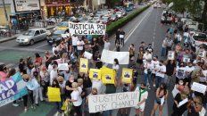 Reclamo ciudadano. Vecinos de Corrientes y Pellegrini se concentraron días atrás para exigir más seguridad. Reclamo ciudadano. Vecinos de Corrientes y Pellegrini se concentraron días atrás para exigir más seguridad.