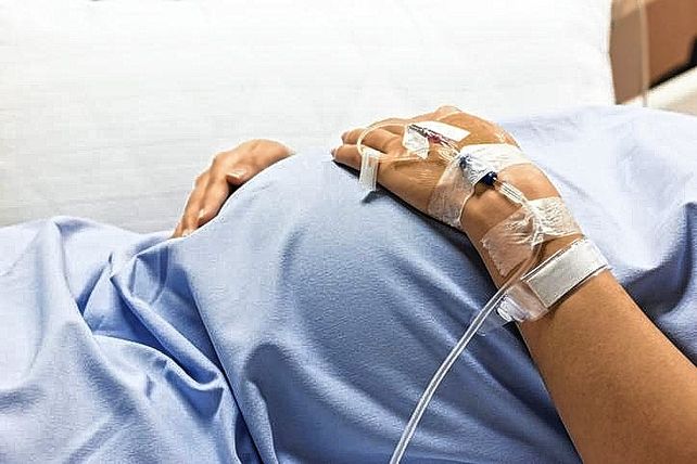 Rosario. La joven murió poco después de dar a luz y el bebé está bien.