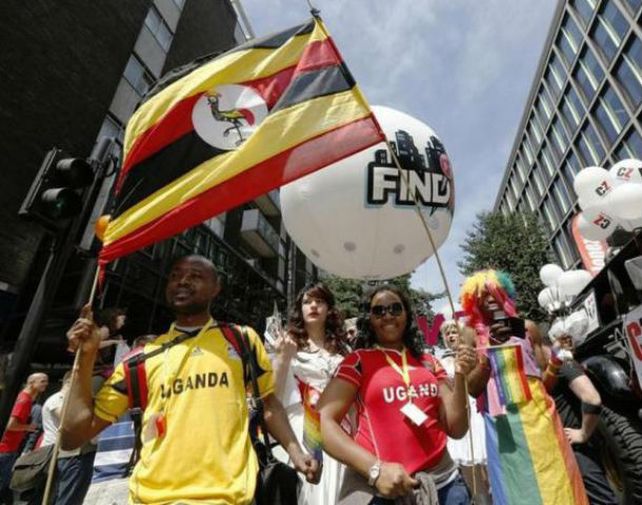 Desafío. Militantes por los derechos de homosexuales marcharon en Londres para repudiar la nueva ley.