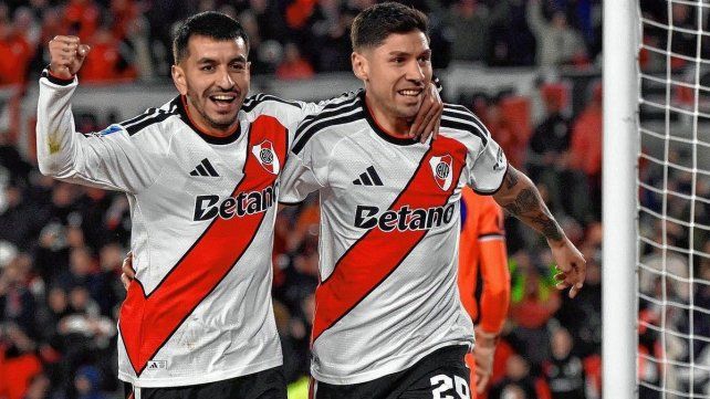 Ángel Correa y Gonzalo Montiel festejan el gol de River.