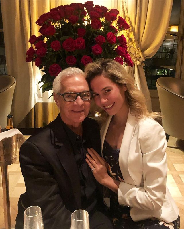 Uno de los seis empresarios más ricos de la Argentina fue padre con una modelo 44 años menor
