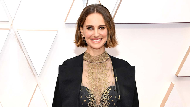 El mensaje oculto en el vestido de Natalie Portman para reivindicar a las mujeres