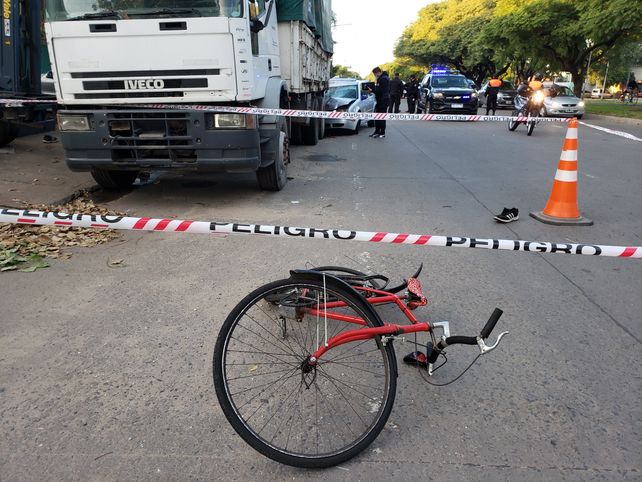 El ciclista fue derivado al Hospital de Emergencias con heridas de consideración.&nbsp;