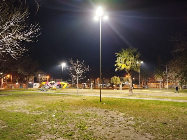 La implementación de iluminación LED no solo proporciona una luz más intensa y clara