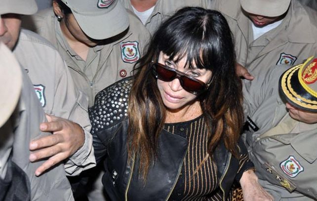 La vedette Moria Casán declaró el miércoles ante la fiscalía paraguaya y regresó a la Argentina.