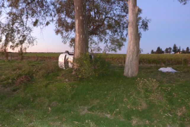 Murió un hombre tras volcar su camioneta en la ruta 11