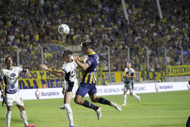 Sández vuelve al equipo. Será el lateral por izquierda de Central en el choque frente al Lobo.