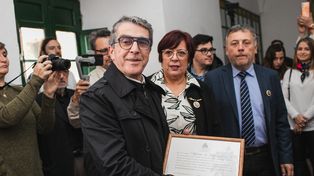 Diploma para Traferri. El senador fue destacado por la Asociación Sanmartiniana de San Lorenzo.