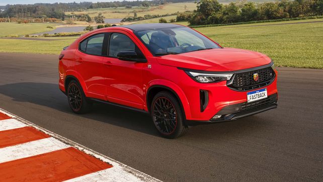 El Fastback ofrece una versi&oacute;n potenciada y tambi&eacute;n con el Modo Poison.