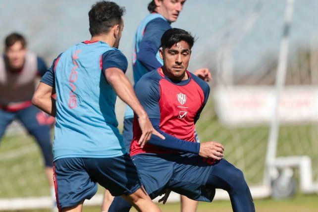 Unión volvió a los entrenamientos con dos preocupaciones y la mira en Huracán