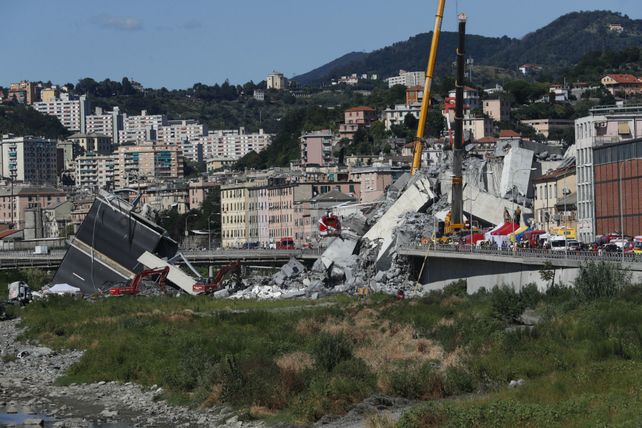 Causas. La rotura de un cable de suspensión podría haber ocasionado el derrumbe del puente.