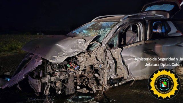 Colón: tres personas se salvaron en un impactante choque en la Ruta 135