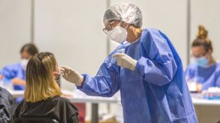Las muertes por coronavirus bajaron a nivel mundial en la primera semana de agosto