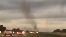 video: un sorprendente tornado de mosquitos invadio la ruta video: un sorprendente tornado de mosquitos invadio la ruta