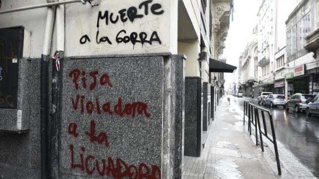Las fotos de las pintadas con aerosol que ensuciaron fachadas de edificios públicos y privados