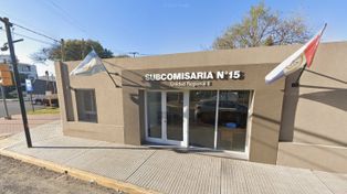 Le patearon la grúa en un control de alcoholemia, sacó un arma y terminaron todos presos