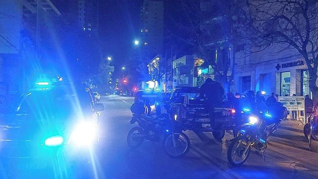 Lo detuvieron dentro de la farmacia con dinero que sacó de la registradora