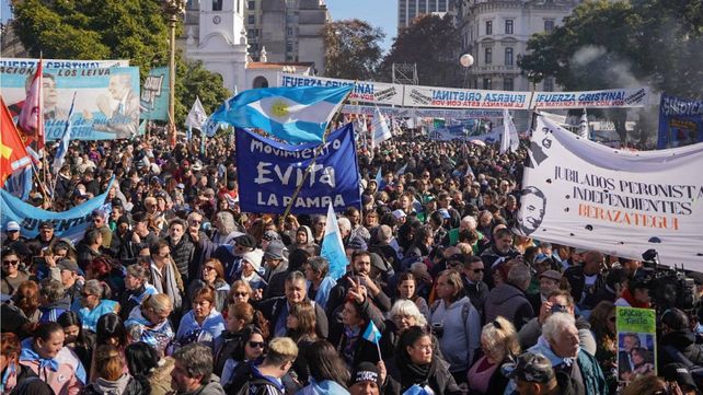 La Plaza de Mayo colmada en apoyo a Cristina Kirchner