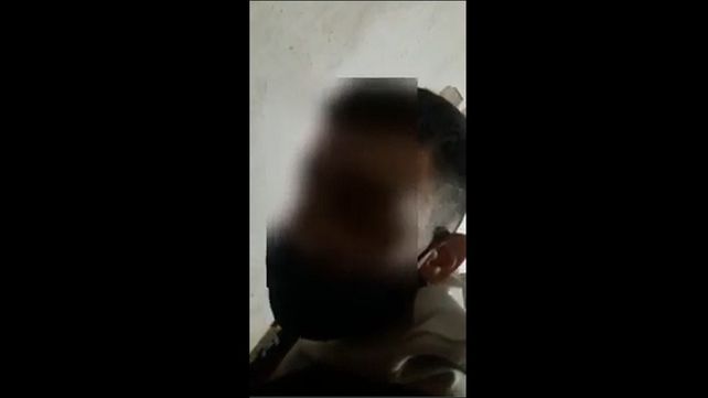 Un policía usó una picana con un detenido y filmó la escena
