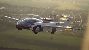 El auto volador AirCar completó un histórico vuelo de prueba entre dos aeropuertos