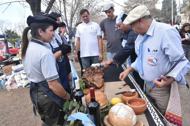 Ybarlucea celebró el Día de la Independencia manteniendo viva la tradición