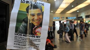La mam&aacute; de Lucas asegura que vieron a su hijo salir con vida del tren de Once
