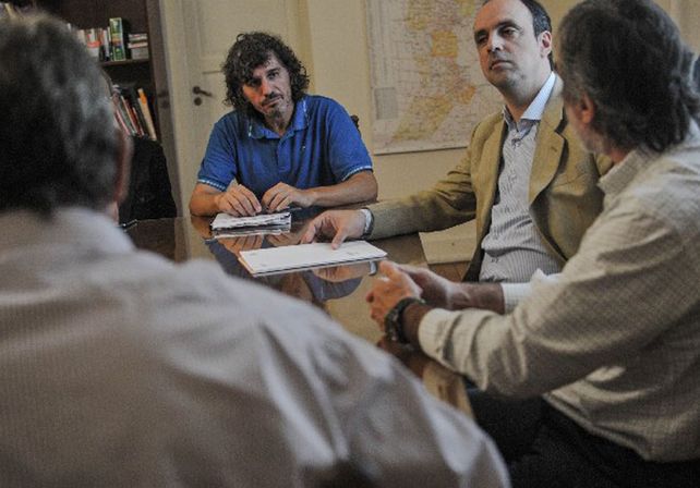 Escuelas de Trabajo: Corral presentó el programa en el Ministerio de Salud