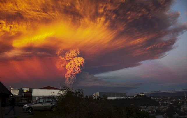 La erupción del Calbuco vista desde la ciudad sureña de Puerto Montt
