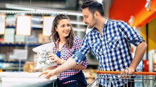 Oferta: una cadena nacional propone una llamativa forma de encontrar el amor, o algo casual, entre góndolas de supermercado. La palabra de especialistas