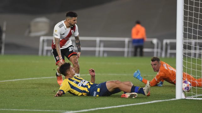 Veliz vence la resistencia de Armani, en el último triunfo de Central fuera del Gigante. Fue batacazo en el Monumental.