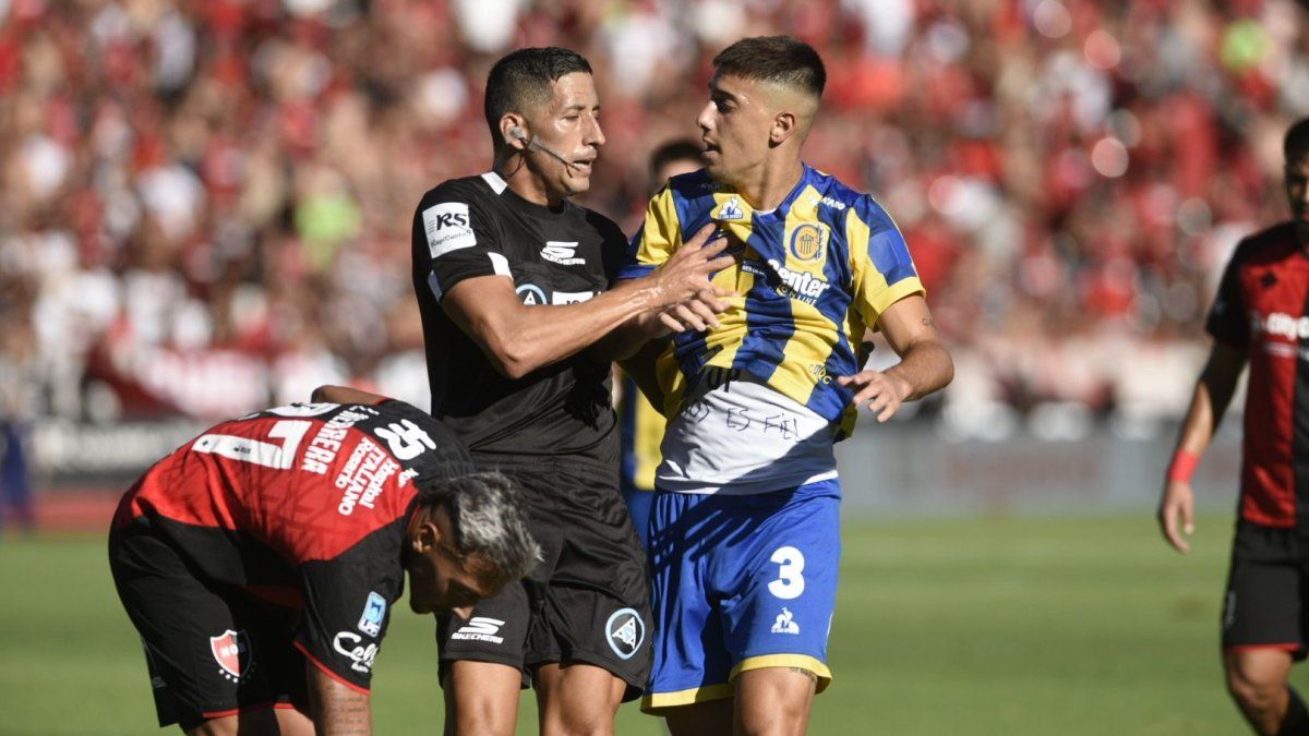 El clásico rosarino ya tiene árbitro: Yael Falcón Pérez, el mismo que en el torneo Apertura