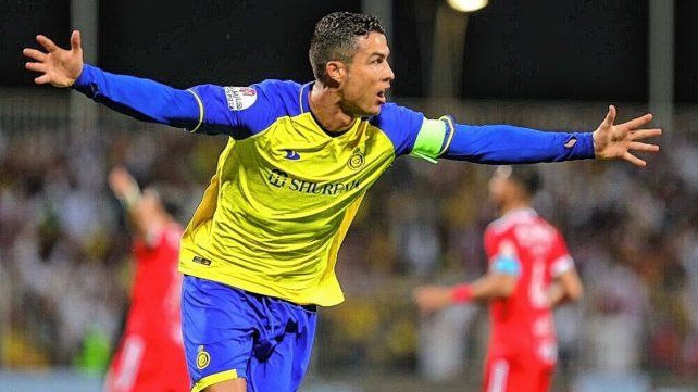 Cristiano Ronaldo dijo que jugará hasta el 2027.
