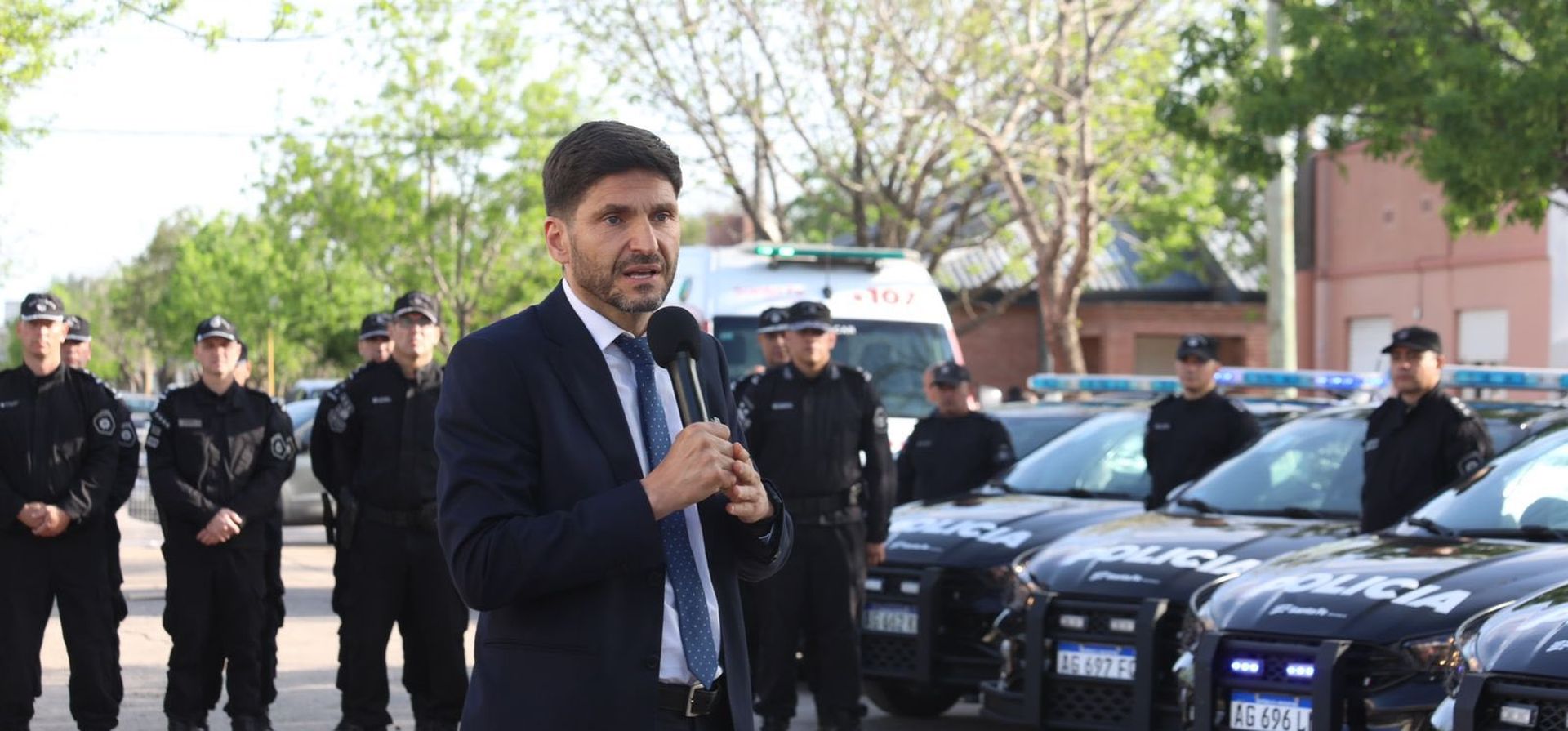 Olas de todos los tamaños para Maximiliano Pullaro