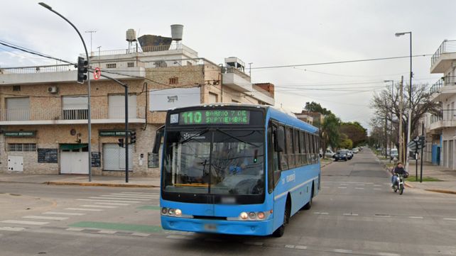 El chofer del colectivo apretó el botón de pánico en Biedma y avenida Francia.