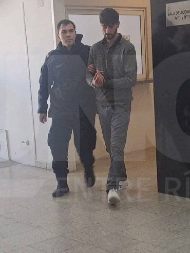 El joven de Crespo acusado de chocar y matar a un policía seguirá preso en su casa