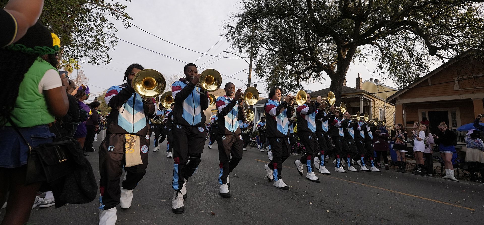 Miembros de la banda del Talladega College actúan durante el desfile zulú del día de Mardi Gras, el martes 4 de marzo de 2025 en Nueva Orleans. (Foto AP/Gerald Herbert) Miembros de la banda del Talladega College actúan durante el desfile zulú del día de Mardi Gras, el martes 4 de marzo de 2025 en Nueva Orleans. (Foto AP/Gerald Herbert)